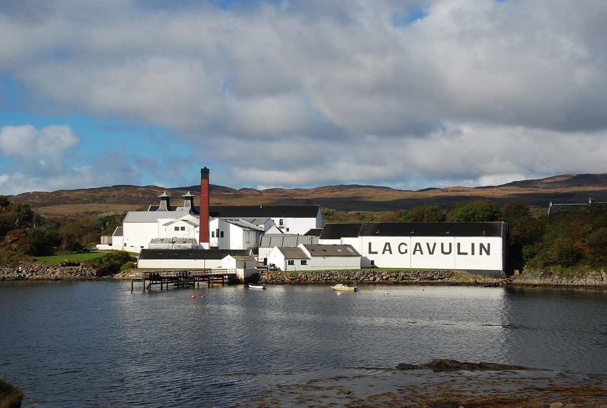 lagavulin distillery PHANPHOIRUOUVANG