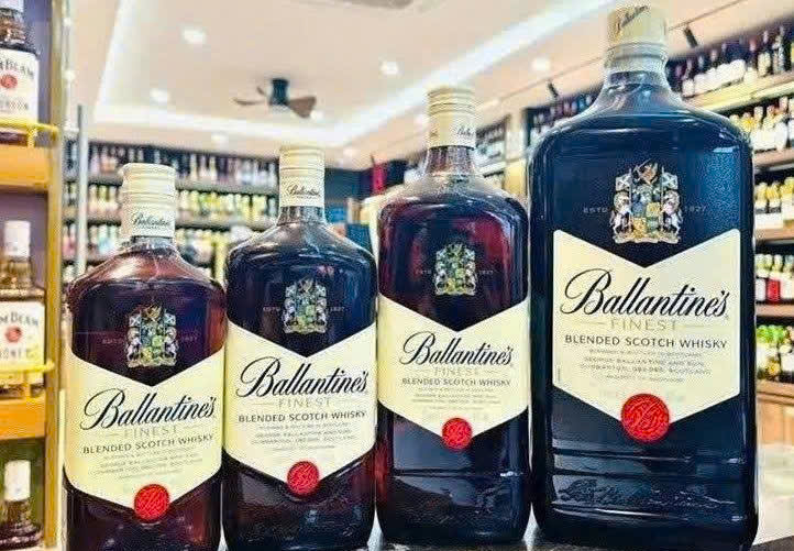 4 chai Ballantines Finest duoc ua chuong nhat