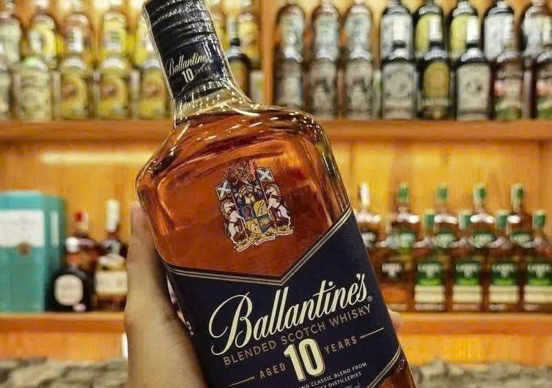 Ballantines 10 700 ml gia re