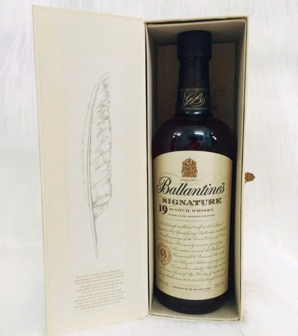 Ballantines Signature 19 khi mo hop