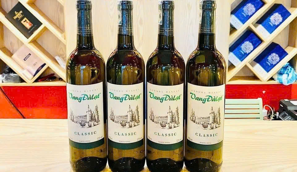 Bay mau vang Classic Trang 75 cl