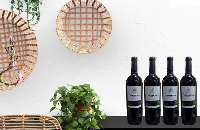 Bay mau vang y veronica chat gia re