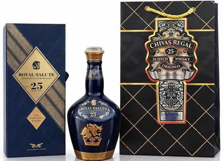 Bo san pham Chivas Royal Salute 25