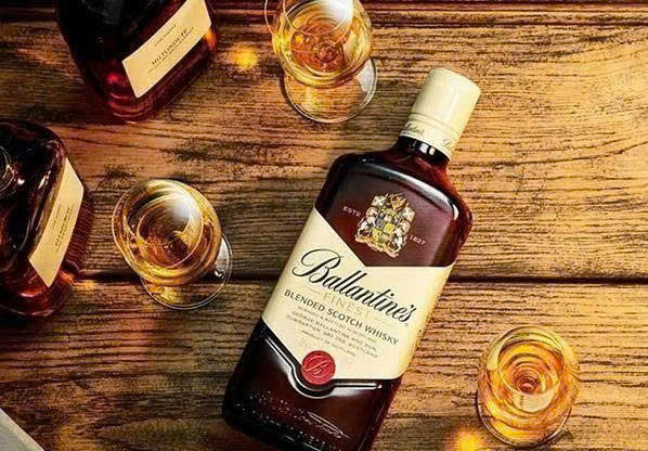 Cach thuong thuc ruou ballantines finest 1 Lit