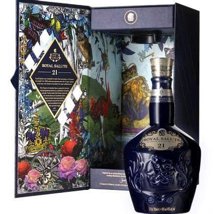 Chivas 21 Royal Salute 21 Signature khi mo hop