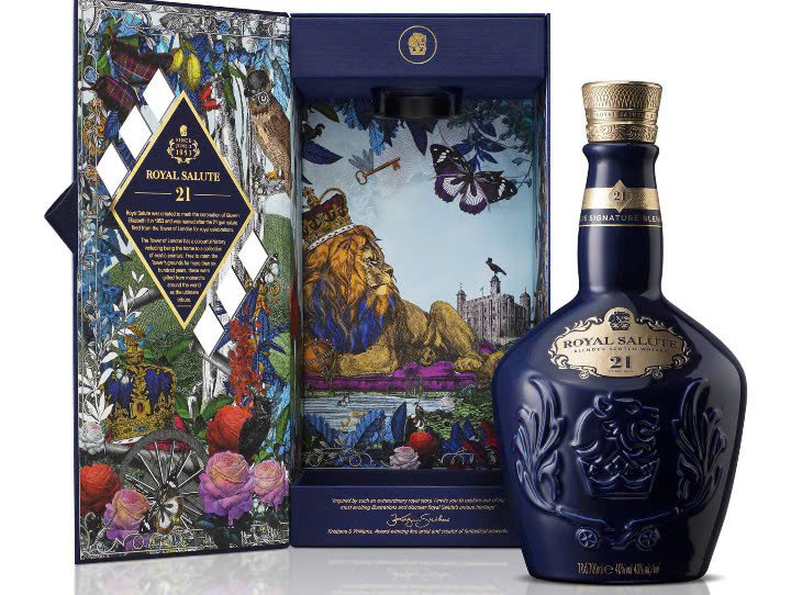 Chivas 21 signature bottle khi mo hop
