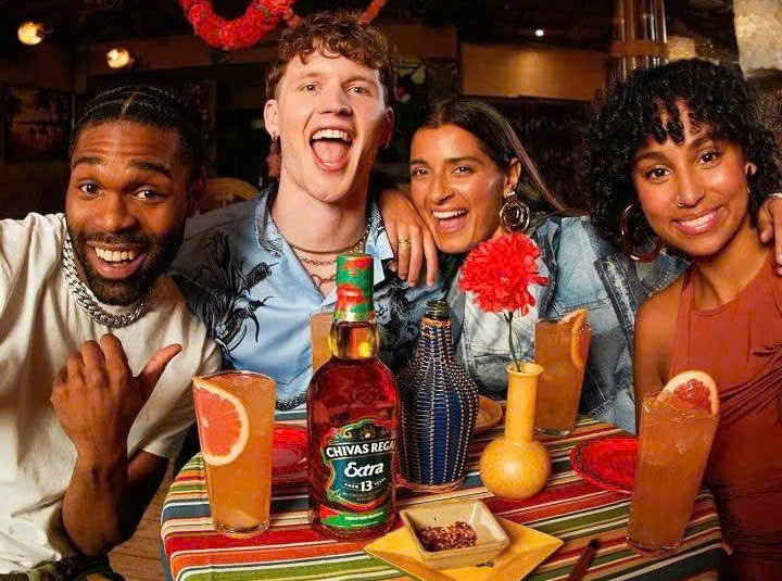 Chuan vi voi Chivas Extra 13 tequila 700ml