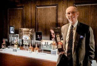 Colin Scott gioi thieu Chivas Regal