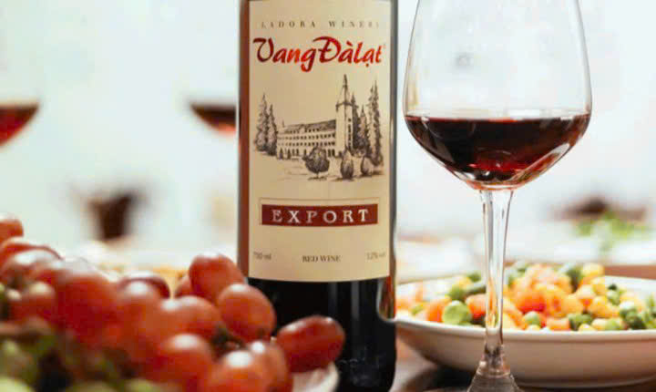 Dung chuan voi Vang Da Lat Export Red Wine