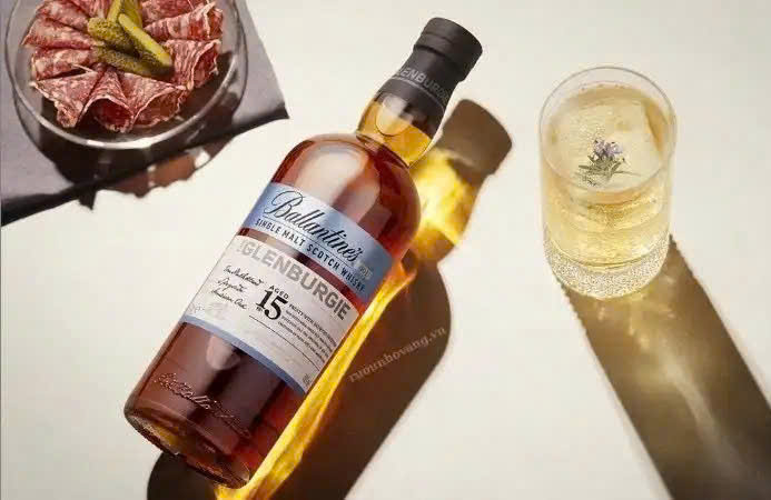 Dung dieu voi Ballantines glenburgie 15 nam