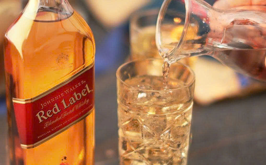 Dung dieu voi JW Red Label 750 ml