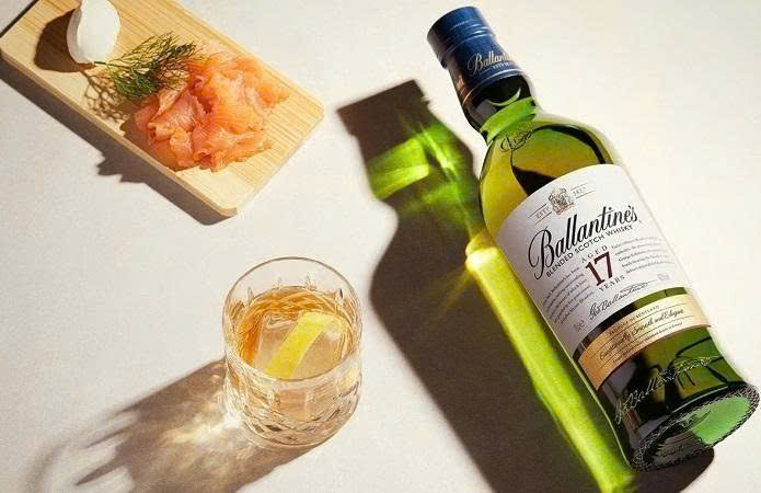 Gioi thieu Ballantines 17 YO 700 ml