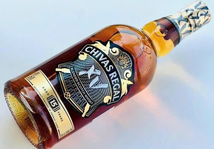 Gioi thieu Chai Chivas 15 mau moi