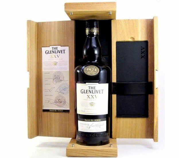 Glenlivet XXV khi mo hop