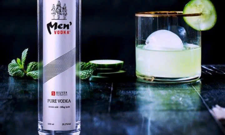 Men Vodka pha Cocktail
