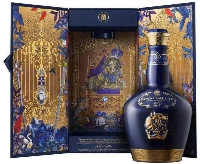 Mo hop Royal Salute 25 nam