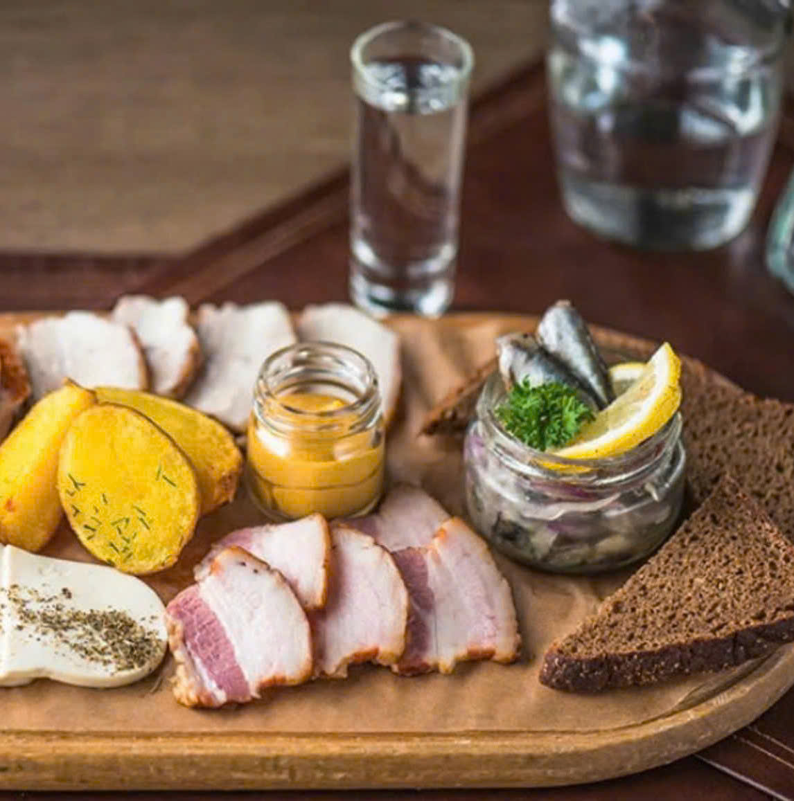 Mot cach Thuong thuc ruou ha noi can