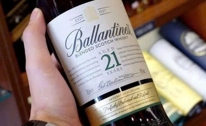 Nhan chinh Ballantines 21 700 ml