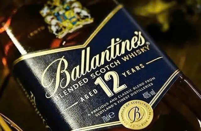 Nhan chinh chai Ballantines 12