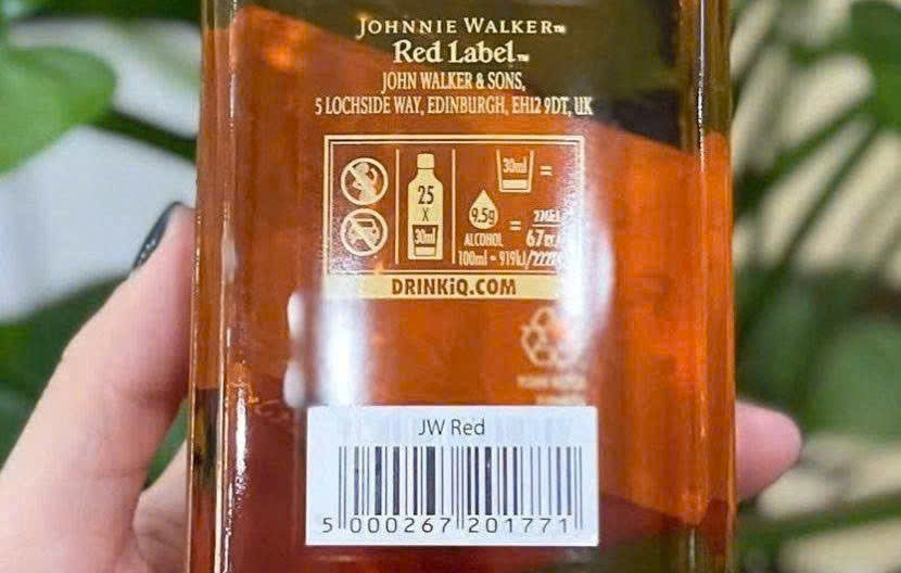Nhan phu chai JW Red Label gia re