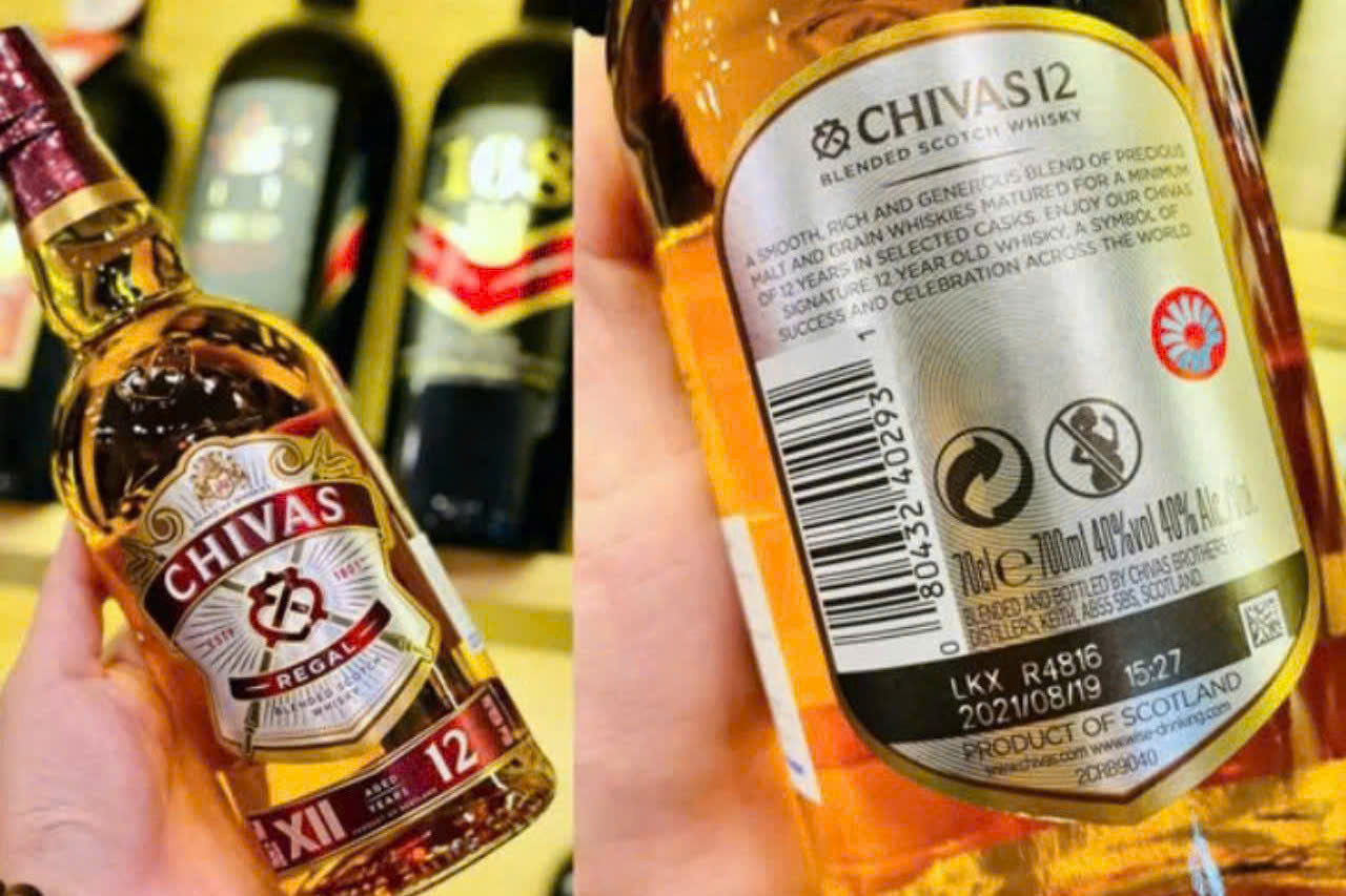 Nhan sau chai Chivas 12 700 ml