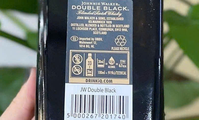 Nhan sau chai Double Black 1 Lit