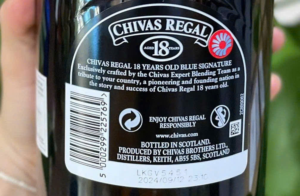 Nhan sau chai chivas 18 blue
