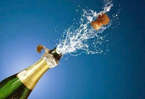 Nut bac cua chai vang no NGA