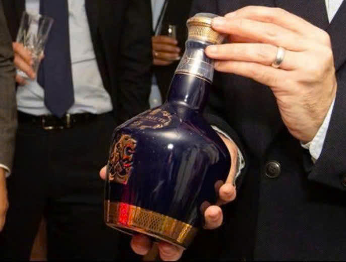 Ra mat Chivas 25 chai su tai kenh Duty Free