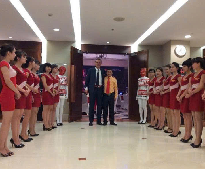 Ra mat Vodka Tovaritch Xanh