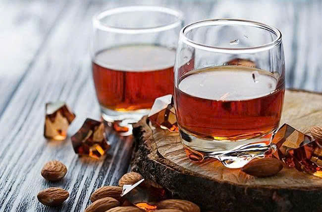 Ruou BOLS amaretto co huong thom cua hanh nhan va caramel quyen ru