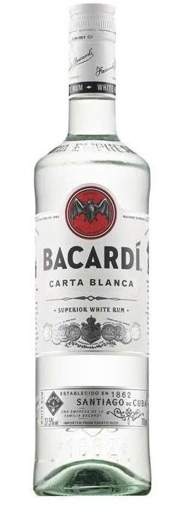 Ruou Bacardi trang Cuba