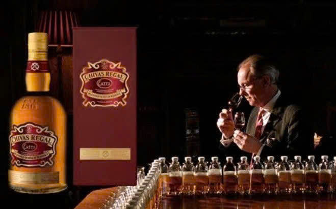 Ruou chivas extra va Colin Scott