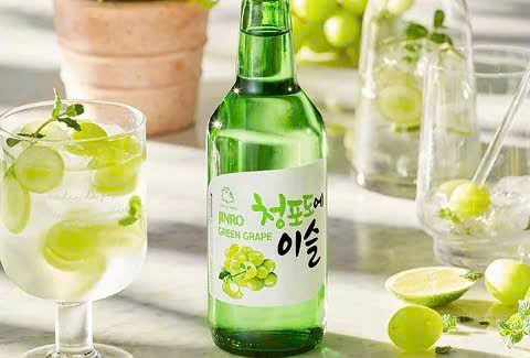 Thuong thuc JinRo Soju Nho Xanh