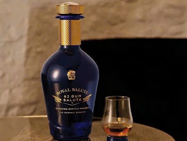 Thuong thuc Royal Salute 62 Gun Salute Chivas 62