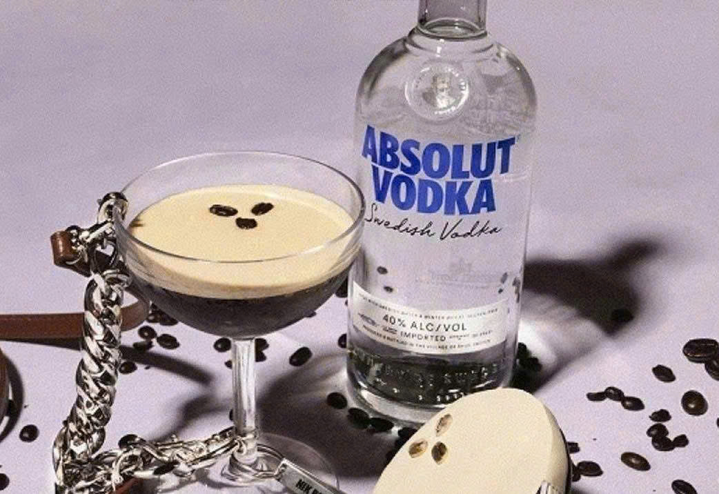 Thuong thuc ruou Vodka Absolut 700 ml voi Coktail
