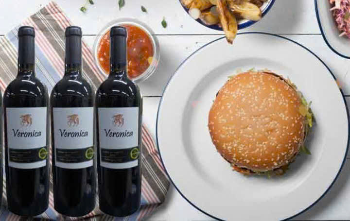 Thuong thuc vang Y Veronica chat 750ml