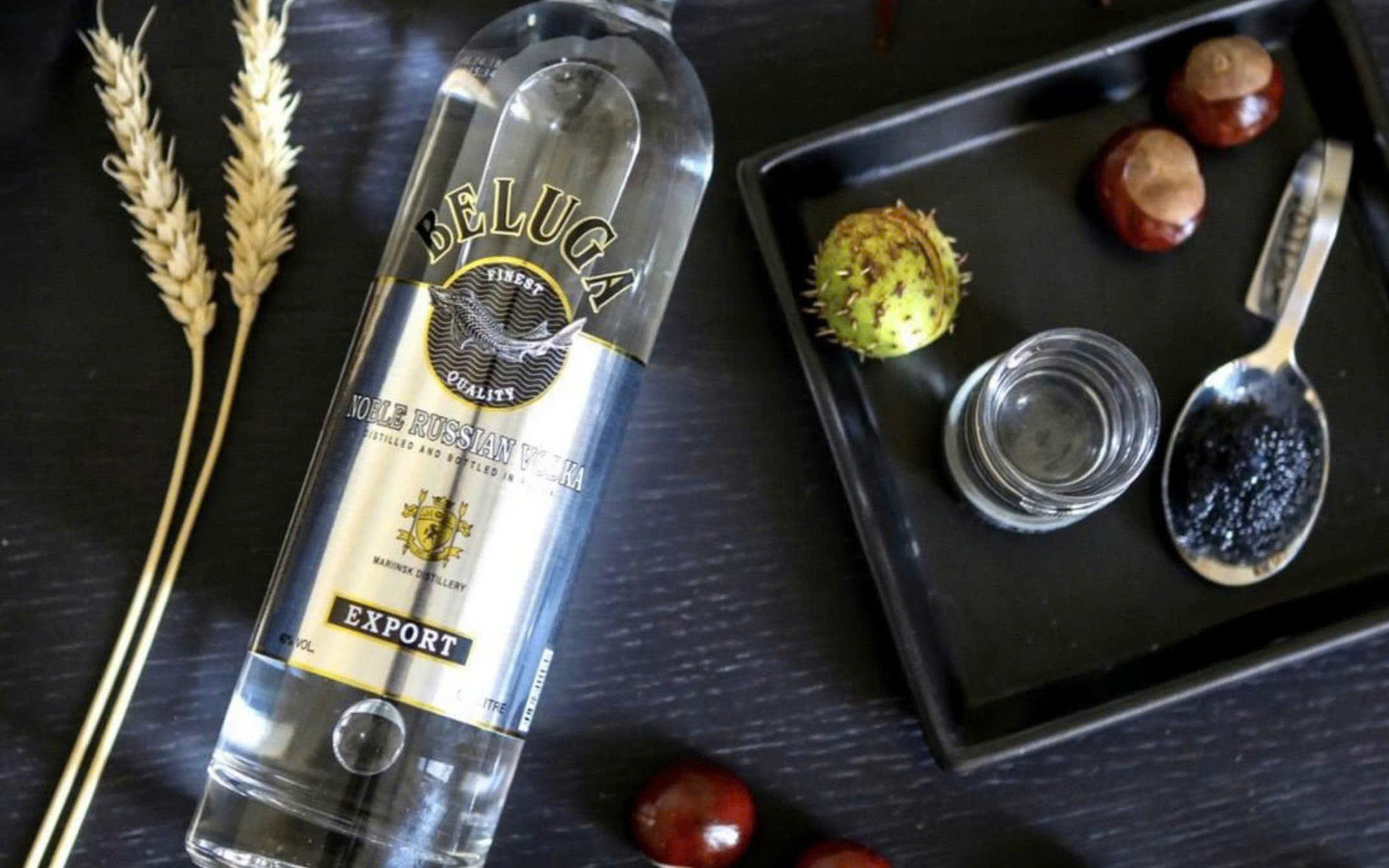 Thuong thuc vodka beluga trang Nga