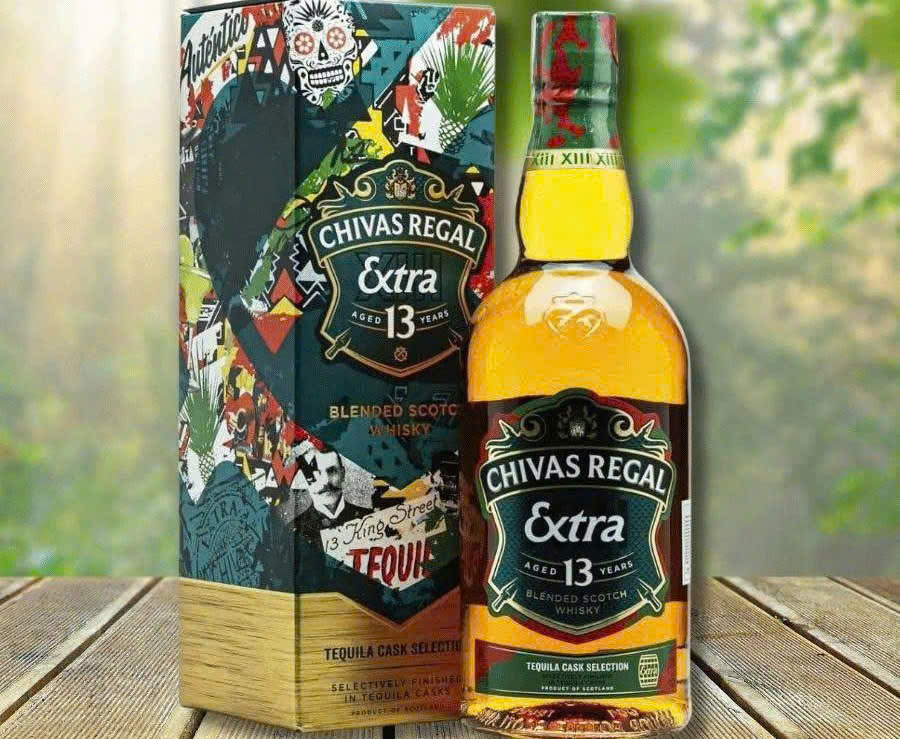 Trung bay Chivas Extra 13 Teqila Xanh 700ml