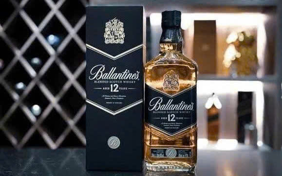 Trung bay ballantines 12 YO 700 ml