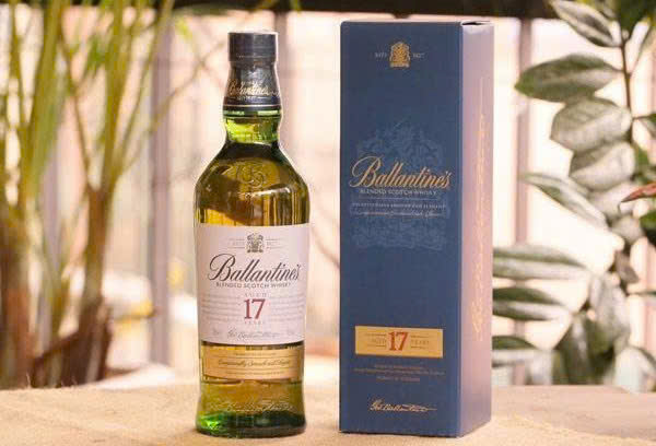 Trung bay ballantines 17 mau moi