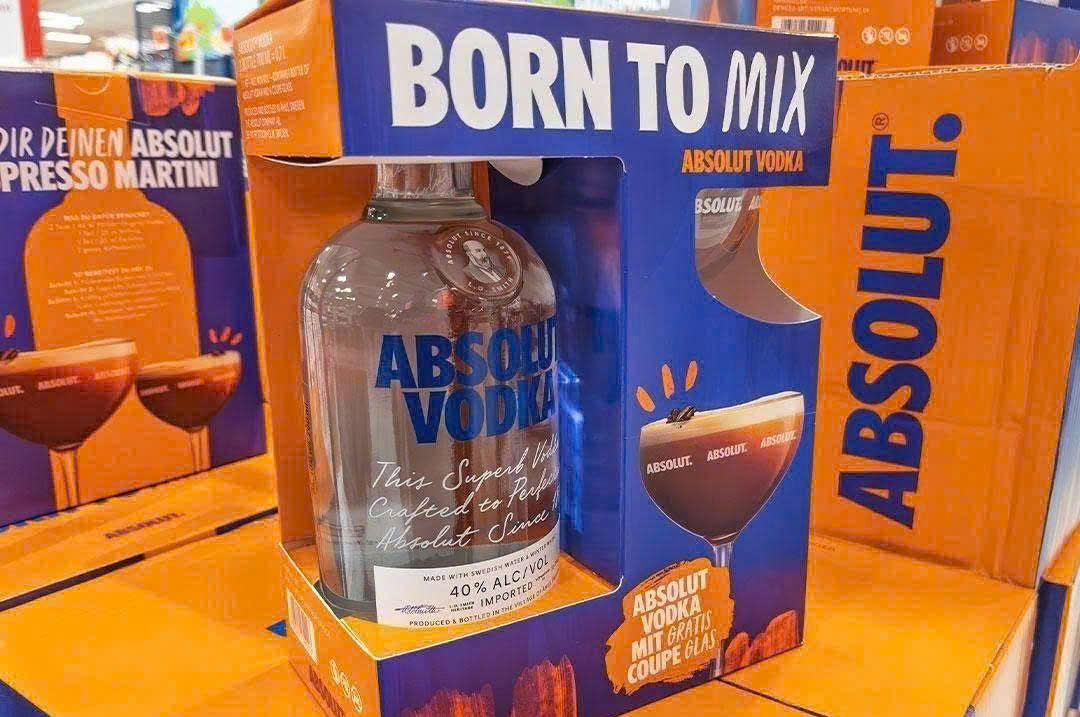 Trung bay ruou Vodka Absolut 700ml gia re