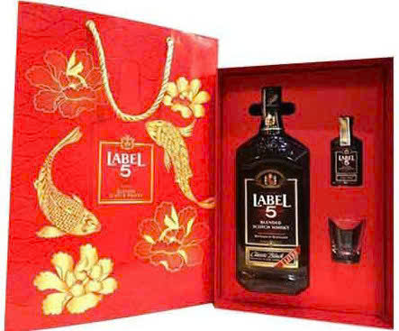 label 5 khi mo hop qua