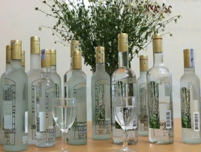 nhung chai Vodka Bạch duong tai Viet Nam