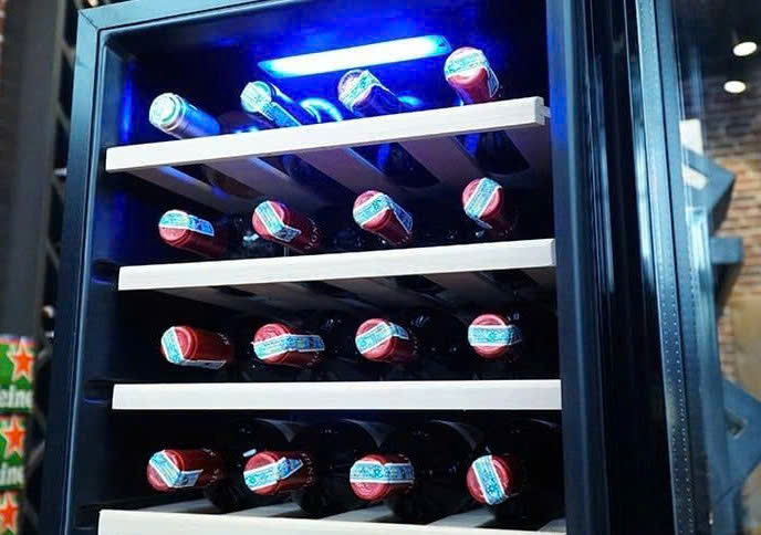 su dung tu bao quan ruou vang chuyen dung