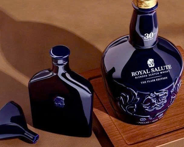 thuong thuc ROYAL SALUTE 30 YO FLASK EDITION