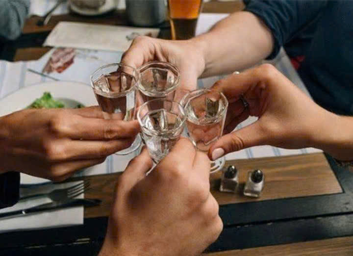 thuong thuc vodka bau vat cua nguoi belarus