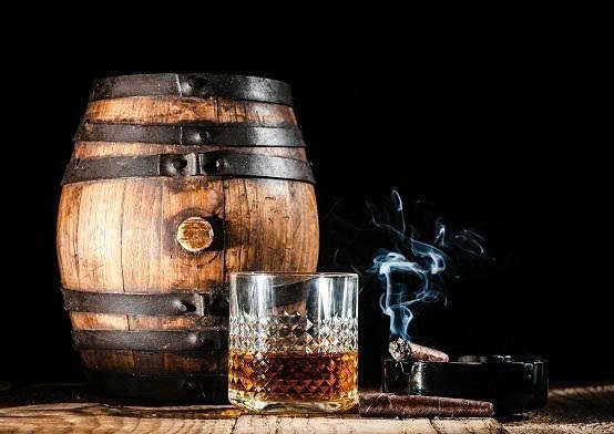 u rum trong thung go soi