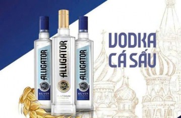 Vodka-Ca-Sau-Den-va-Vodka-Ca-Sau-Xanh-500ml